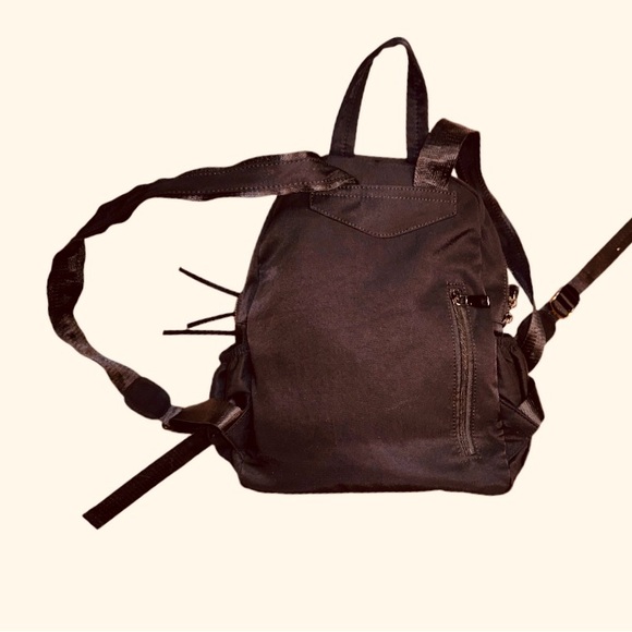 LULULEMON ATHLETICA black backpack -excellent condition - Picture 8 of 13